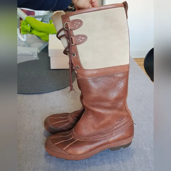 UGG waterproof shearling lined boots - Picture 4 of 14